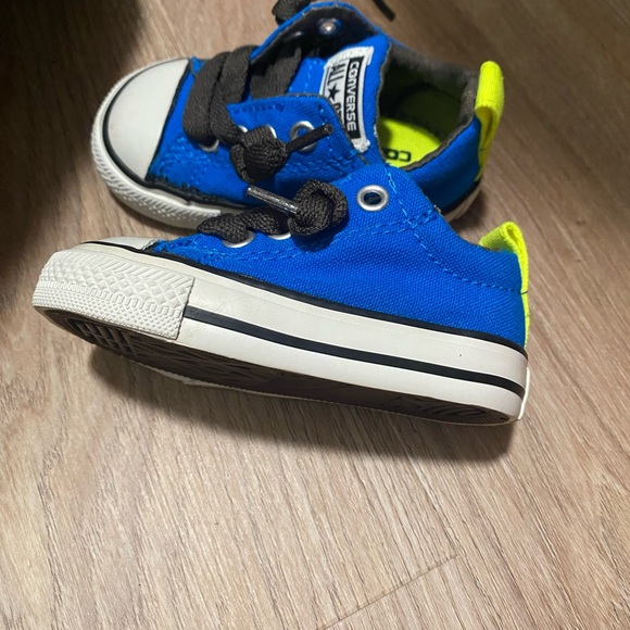 Converse size 3 infant shoes - Picture 3 of 4